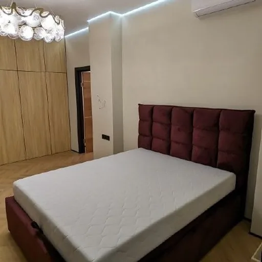 Двуспальная кровать