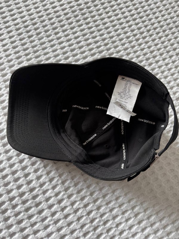 Джинсовая куртка, кепка, ваза, сумка 2