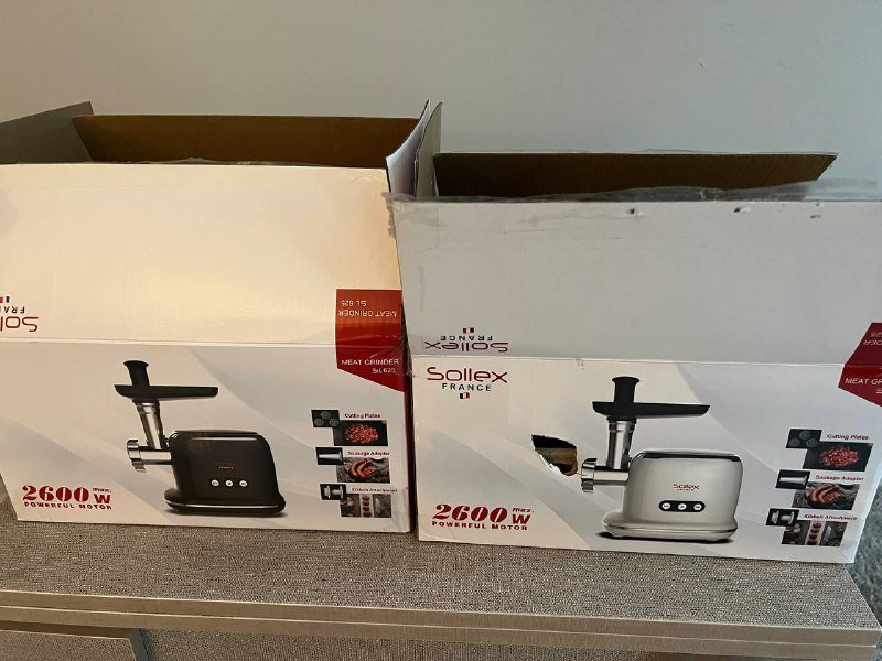 Мясорубки электрические черная, белая 1