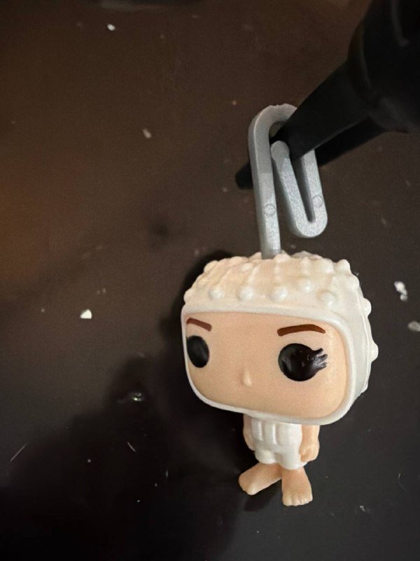 Одди со скрепкой