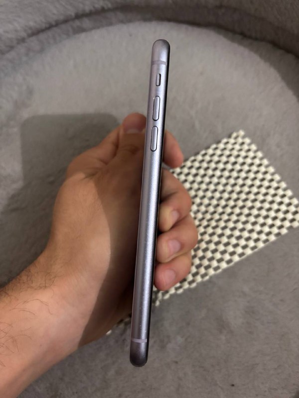 Продам 11 айфон 2