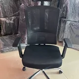 Офисное кресло 1