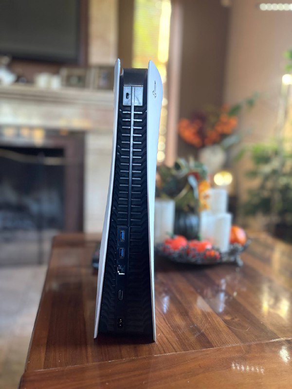 Playstation 5, 2 джойстика, 2 игры God of War, Stray 3