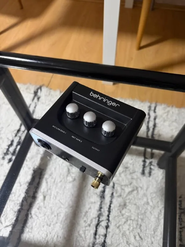 Аудиокарта Behringer UM-2 с переходником и проводом 1