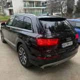 Audi Q7 8