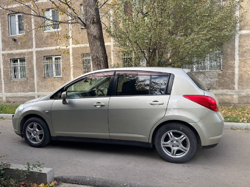 Нисан Тида 2005 1.5 2