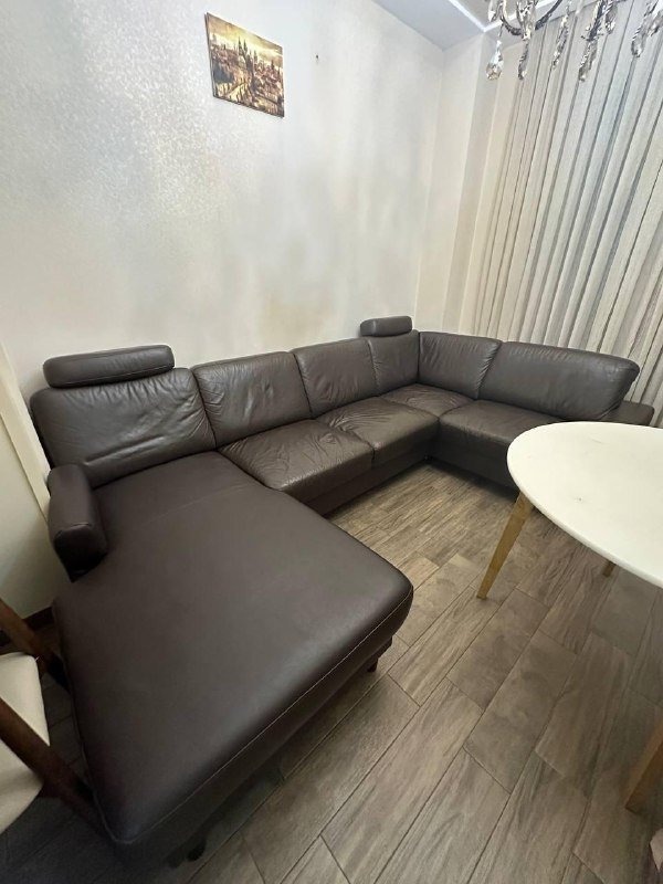 Кожаный диван