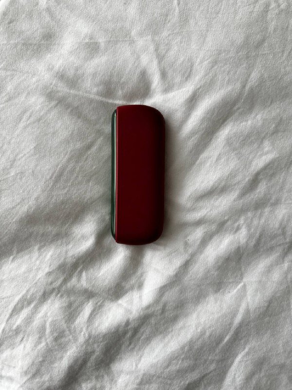 IQOS ILUMA красный с зелёной панелью