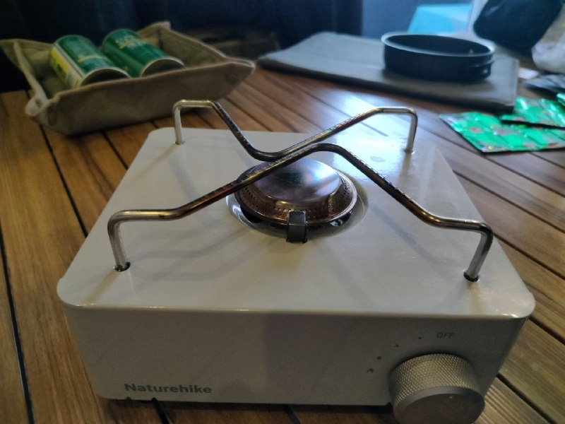 Кружка, стол раскладной, газовая плита, набор для специй, подушка, стул складной 10