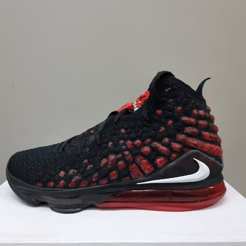 Баскетбольные кроссовки Nike Lebron 17