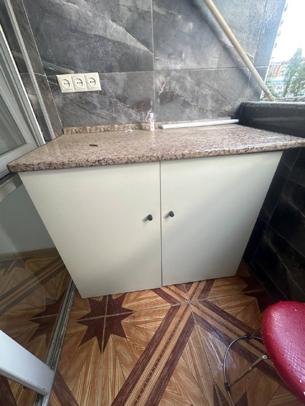 Газовая плита Beko, Кровать с матрасом, Стол, Шкафчик, Диван 7
