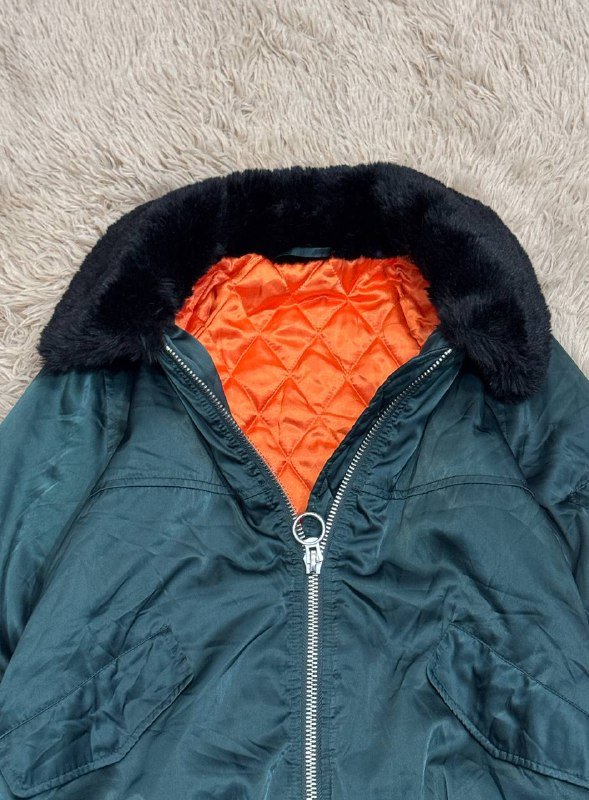 Женская куртка размер S 3
