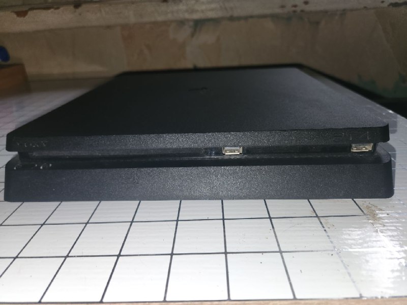 Playstation 4 slim 1Tb, диск, джойстик 4