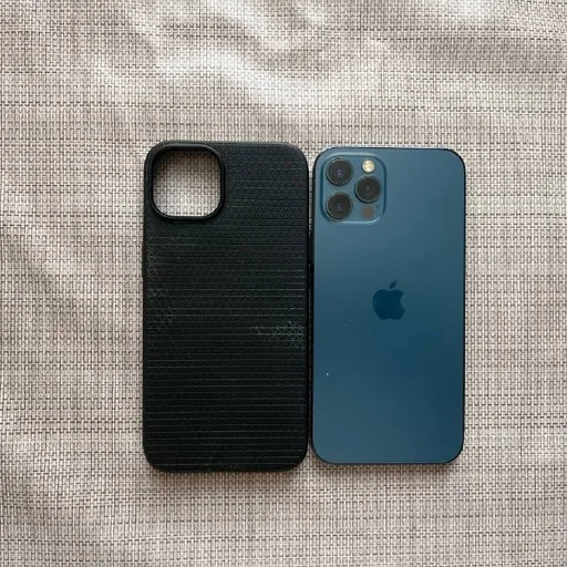 iPhone 12 Pro, Apple Watch Ultra 2