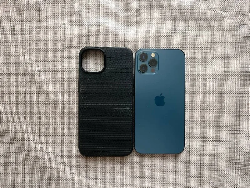 iPhone 12 Pro, Apple Watch Ultra 2 1