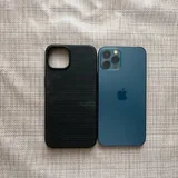 iPhone 12 Pro, Apple Watch Ultra 2 1