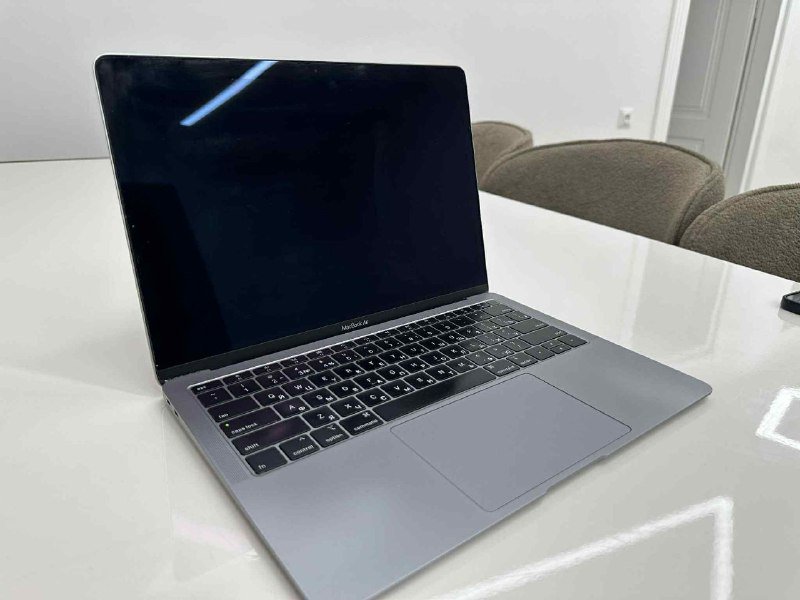 MacBook Air Retina 13-inch 2019
