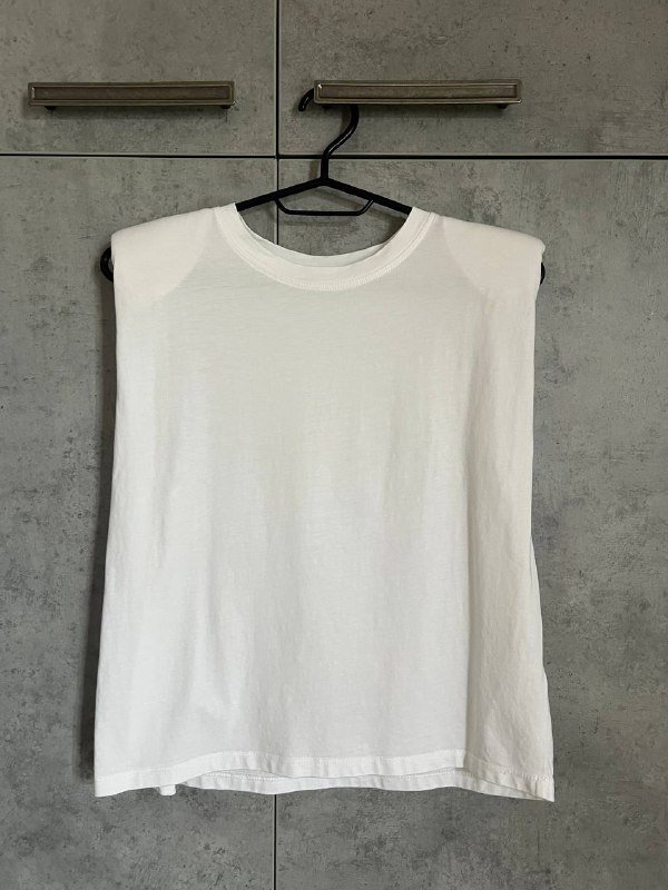 Толстовка, рубашка, белая майка, шорты женские 3