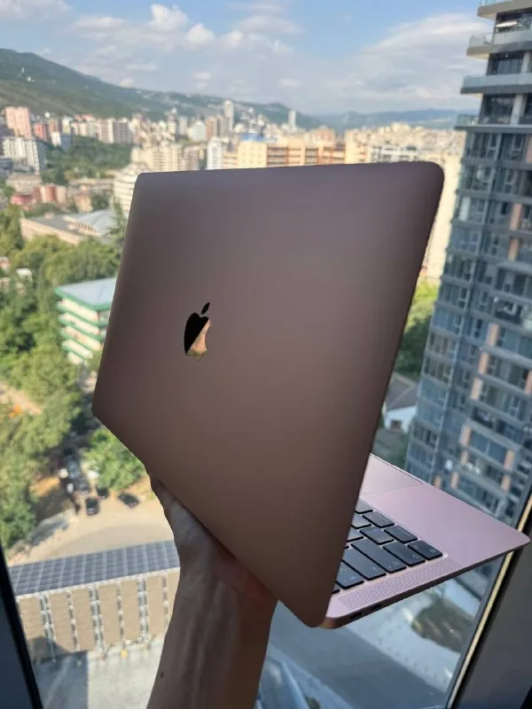 MacBook Air M1 8/256 1