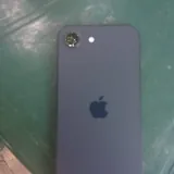 iPhone 16e 4