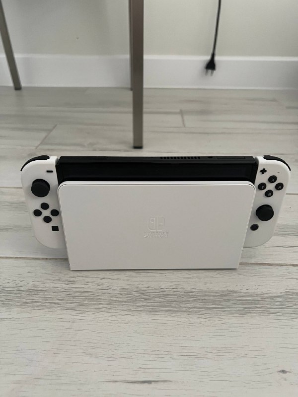 Nintendo Switch OLED с картой памяти и играми 4