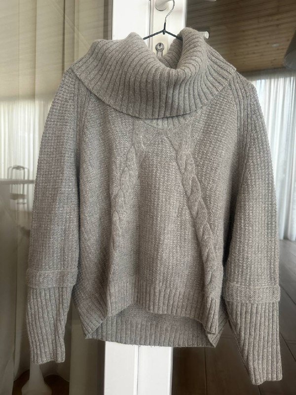 Светло-серый свитер Massimo Dutti ангора размер S