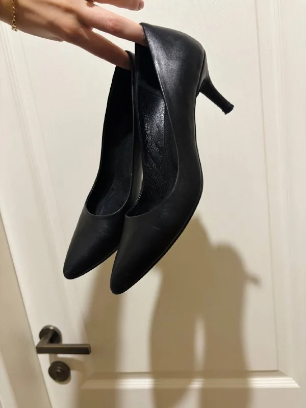 Classic high heels, leather shoes 1