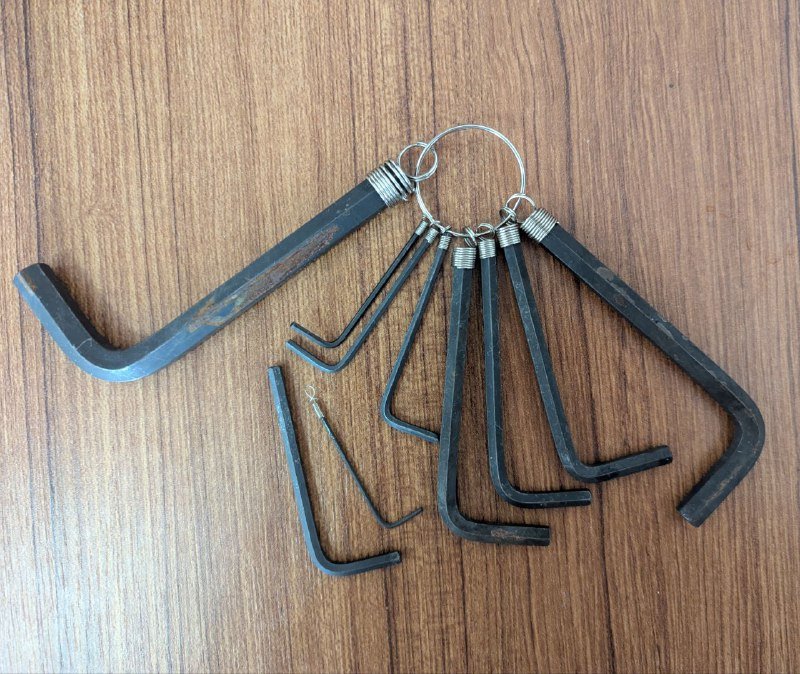 Инструменты пассатижи отвертка клещи шестигранники паяльник вентиль ключ полотно 4