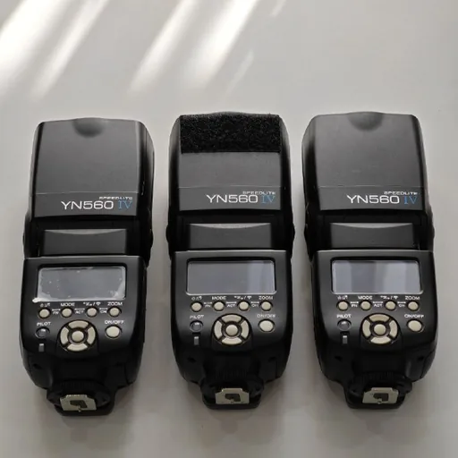 Вспышки Yongnuo YN560-IV, синхронизатор, аккумуляторы, зарядное устройство