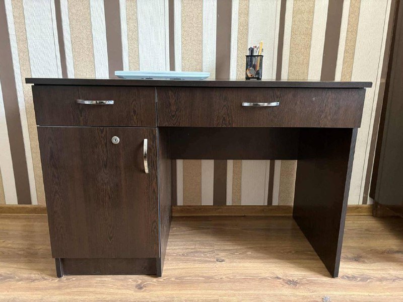 шкаф, письменный стол 3