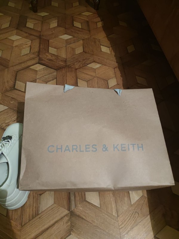 Женские белые туфли Charles & Keith, размер 38 3