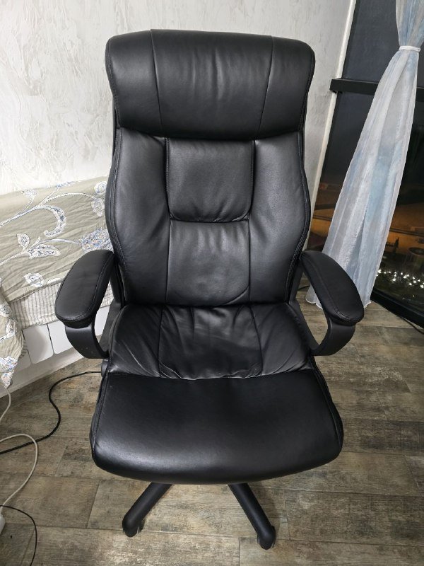 Офисное кресло