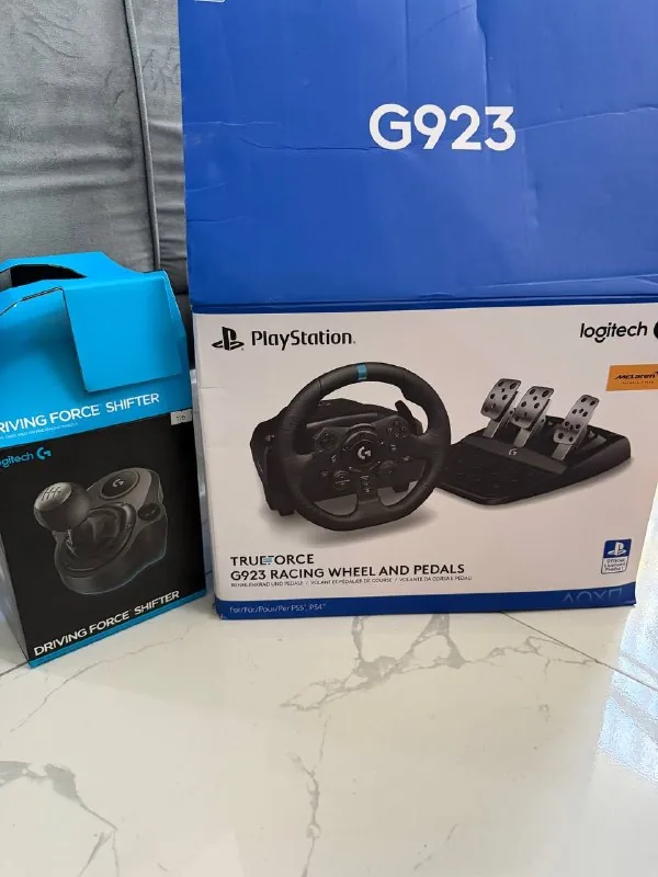 Руль Logitech G923 с педалями и коробка передач Logitech 1