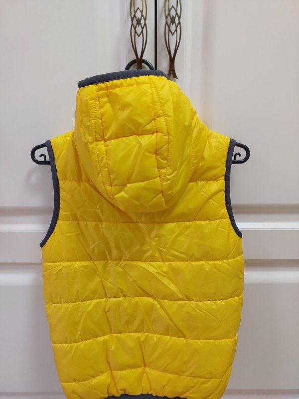 Жилетка желтая на рост 128/134 2