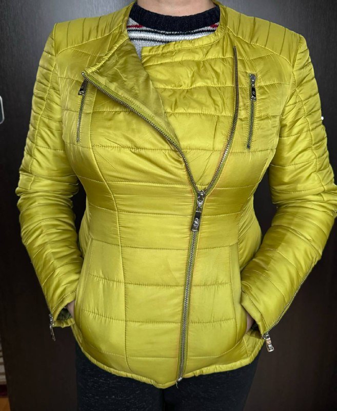 Джинсы, сумка, желтая куртка, синяя куртка 3