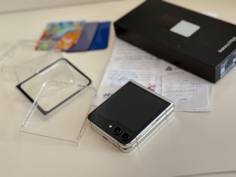 Samsung Galaxy Z Flip 5 256-GB