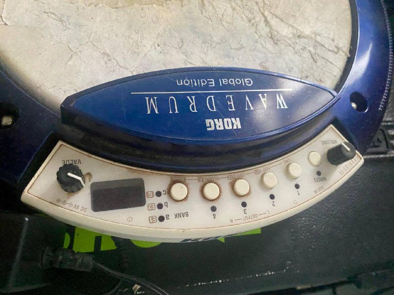 бас гитара Hohner B2A, перкуссионный синтезатор Korg Wavedrum, гитарный процессор tc electronic G System 2