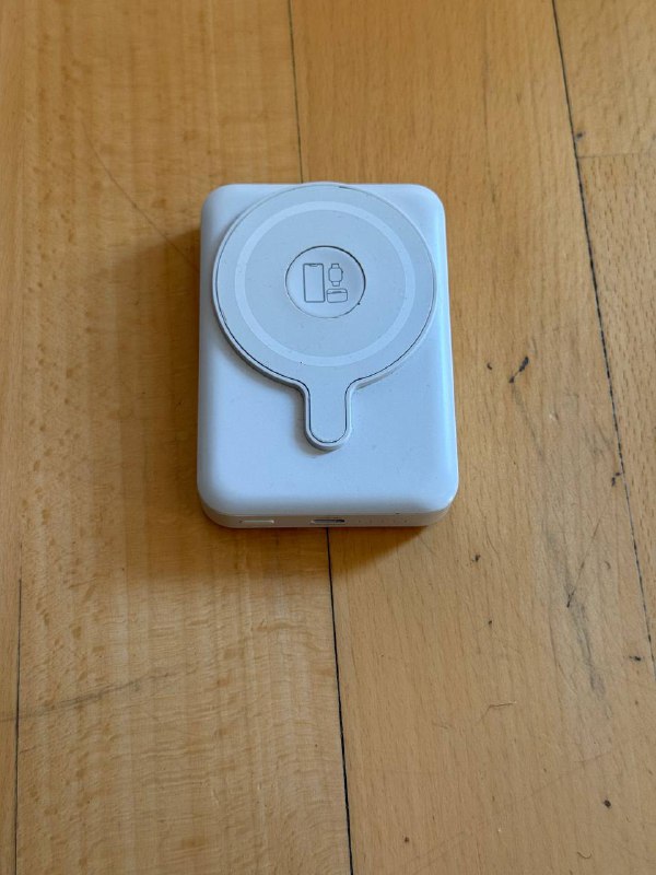 Зарядка MacBook, Apple AirPods, павербанки Xiaomi и Hoco, умная розетка, Wi-fi выключатель, ZigBee gateway, вакуумный пылесос, ирригатор, микрофон 4