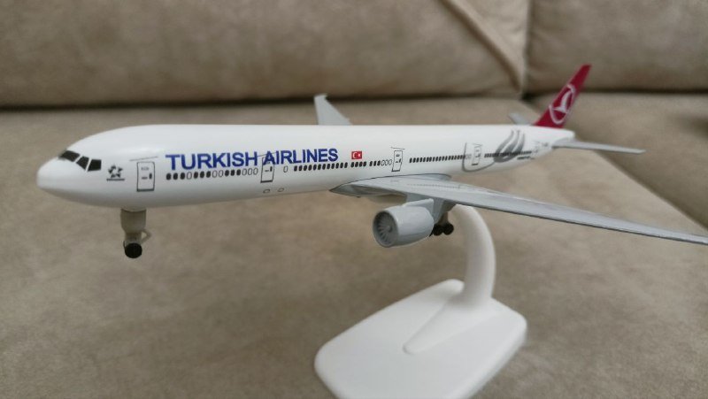 Модель самолёта Turkish Airlines из металла 3