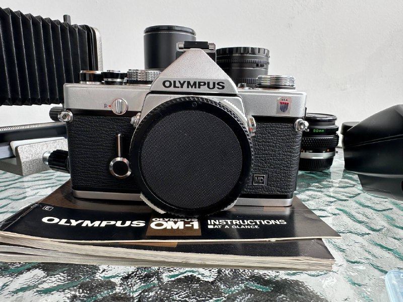 Камера Olympus OM-1n с объективами и аксессуарами 7