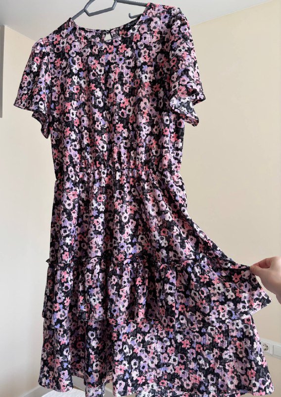 Платье в цветочный принт с рюшами