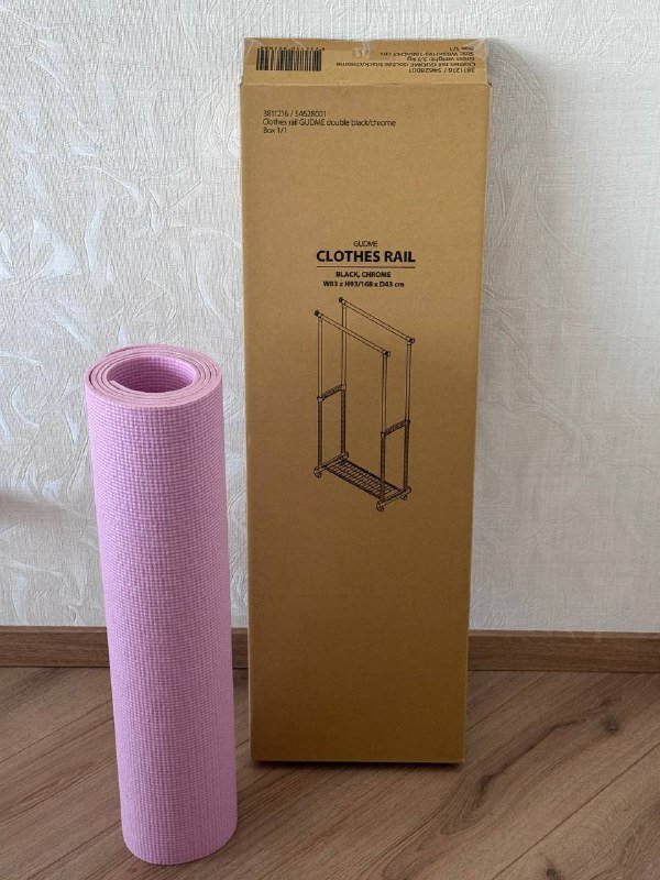 Рейл-вешалка Jysk, коврик для йоги