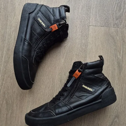 Ботинки Diesel, кеды Diesel, часы Diesel, сумка Lacoste