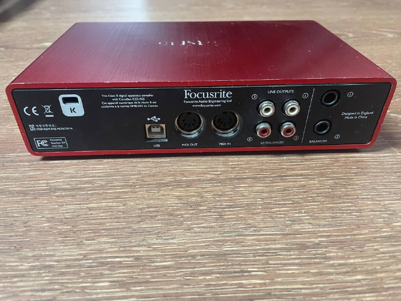 USB аудиоинтерфейс Focusrite Scarlett 2i4 2