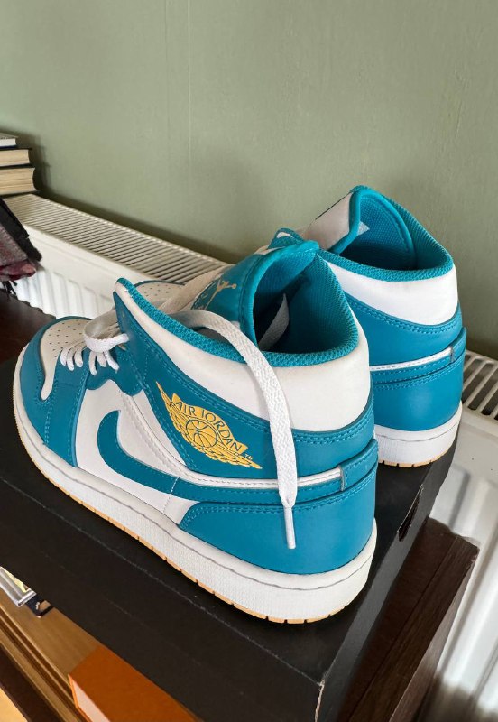 кроссовки Air Jordan 1 Mid 1
