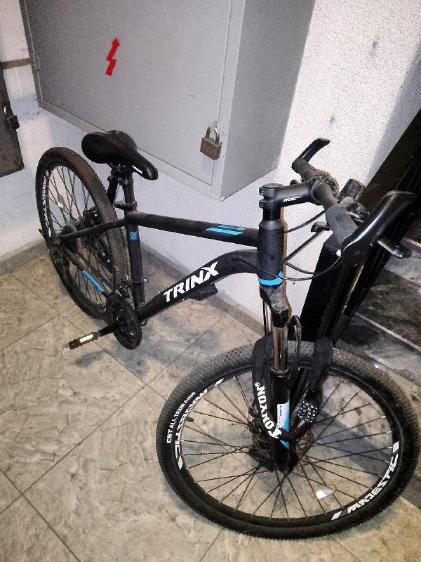 Компьютерное кресло, прожектор, гитара Fender, клетка для собак, велосипед Trinix 7