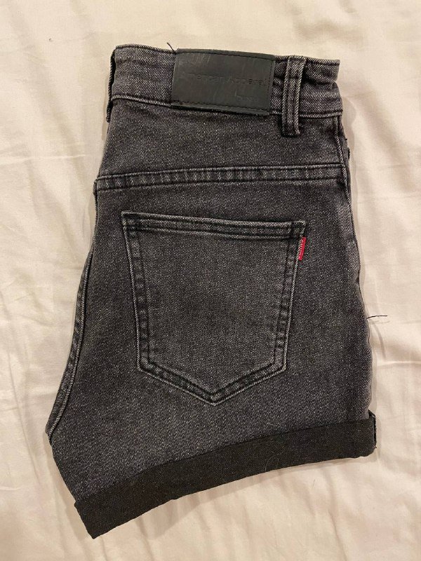 Пальто светло-бежевое, джинсовые шорты 4