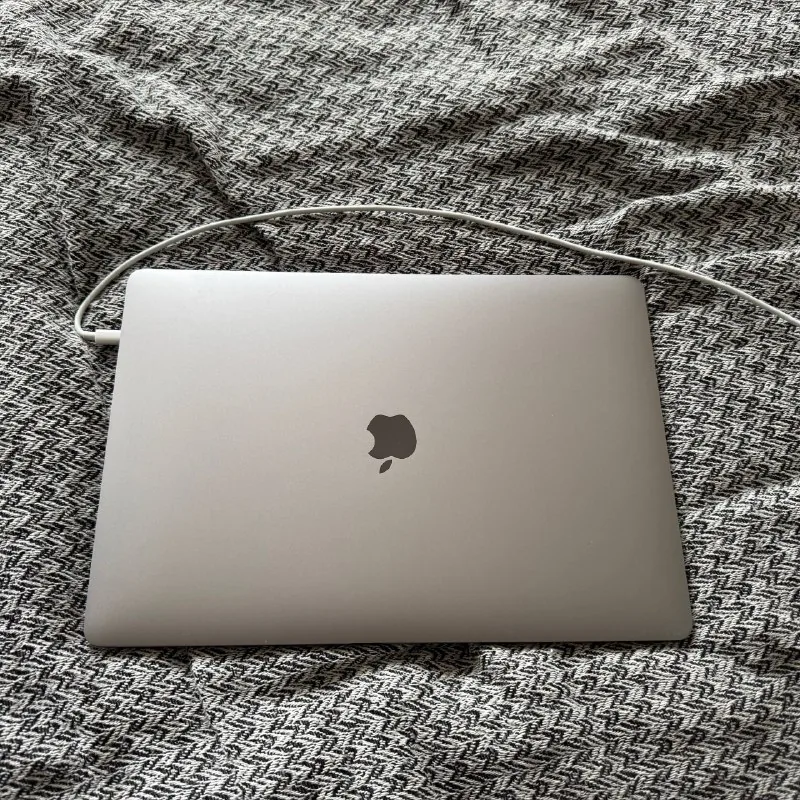 MacBook Pro 1