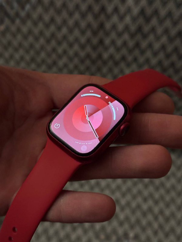 Apple Watch красного цвета 2