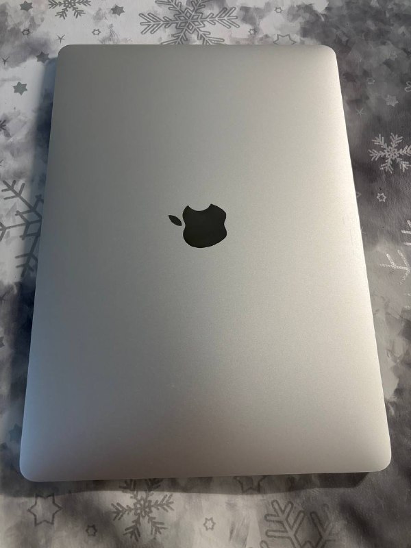 Продам MacBook Air m1 2020 8/256 2